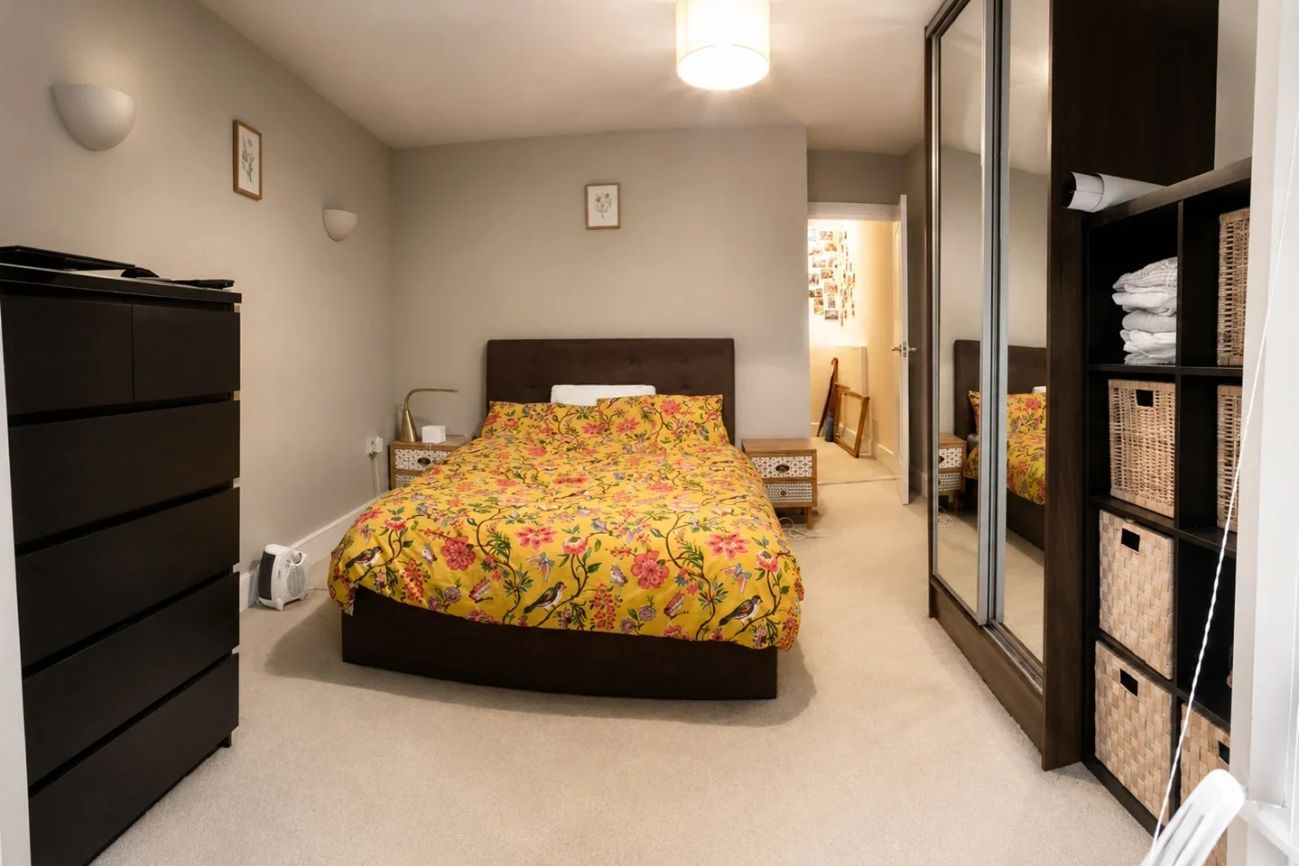 Flat Saltoun Road in Greater London