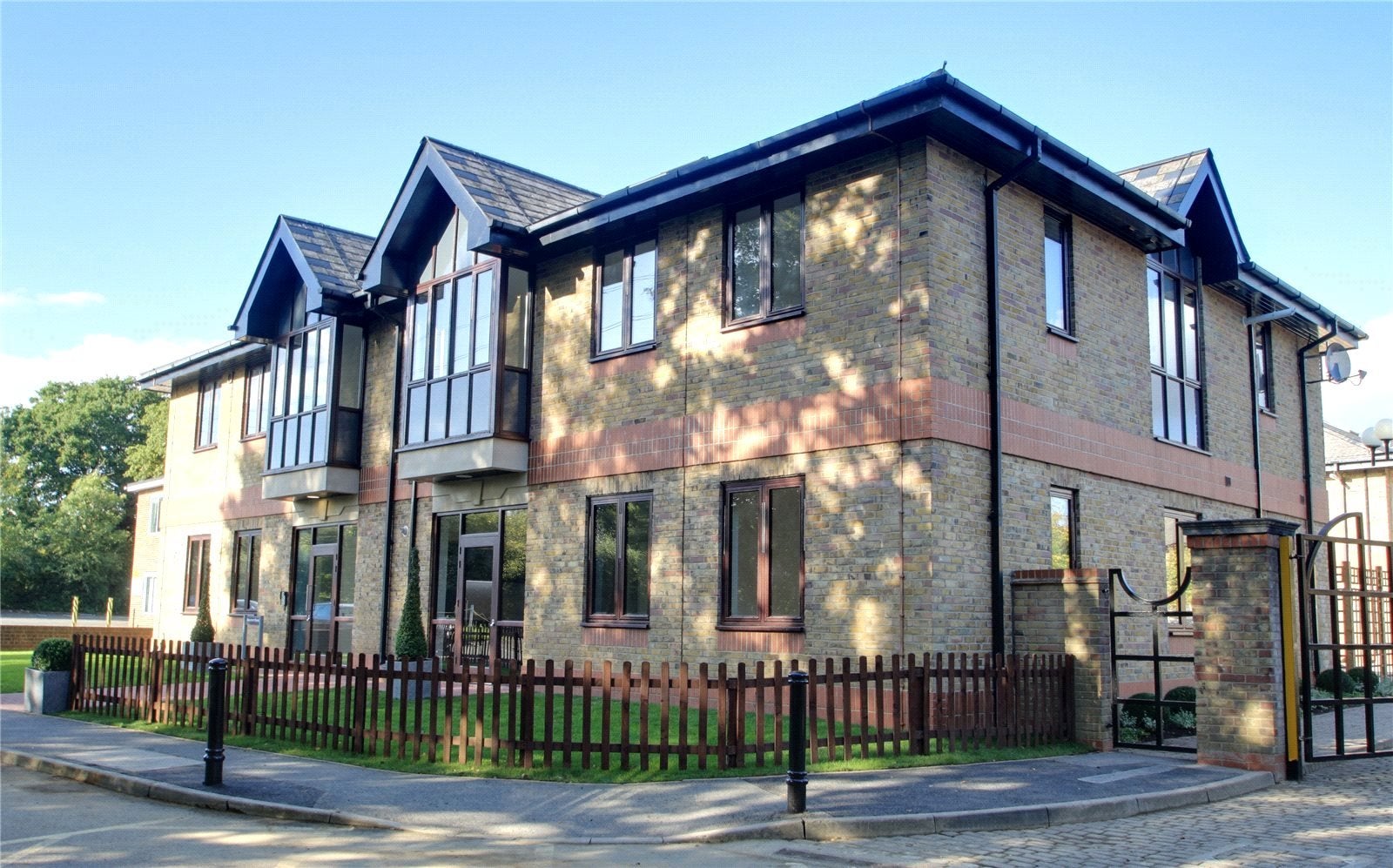 Flat Hanworth Lane in Borough of Runnymede