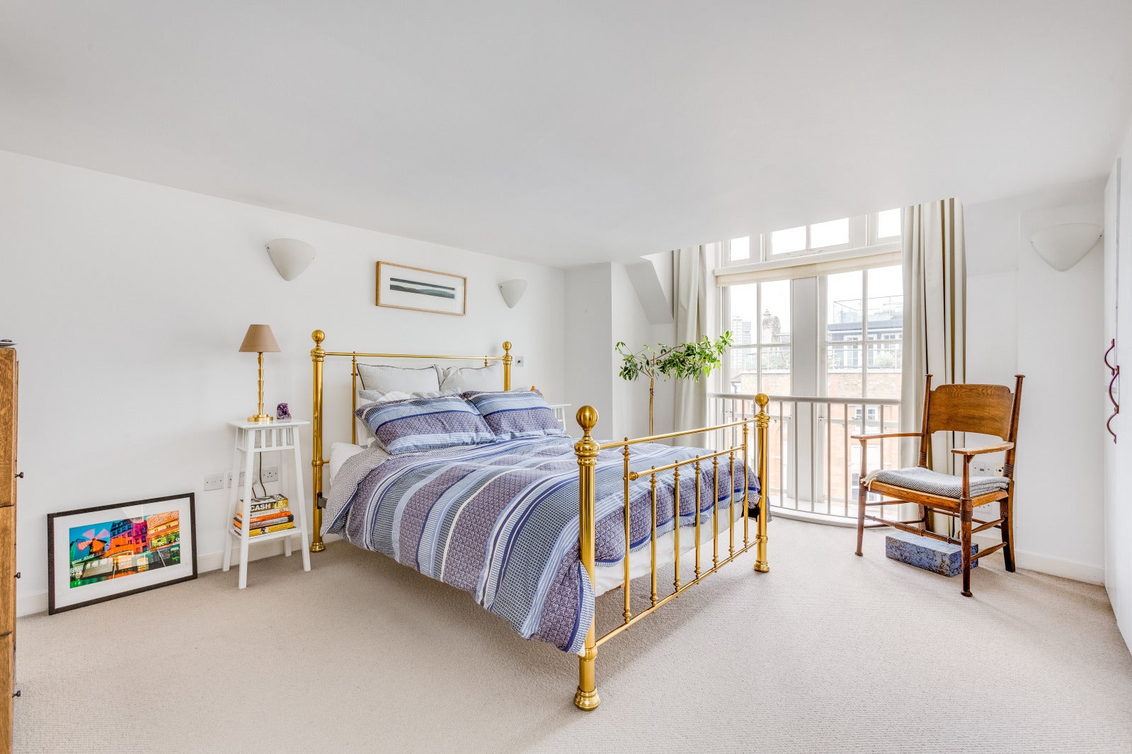 Flat Thackeray Road in Greater London