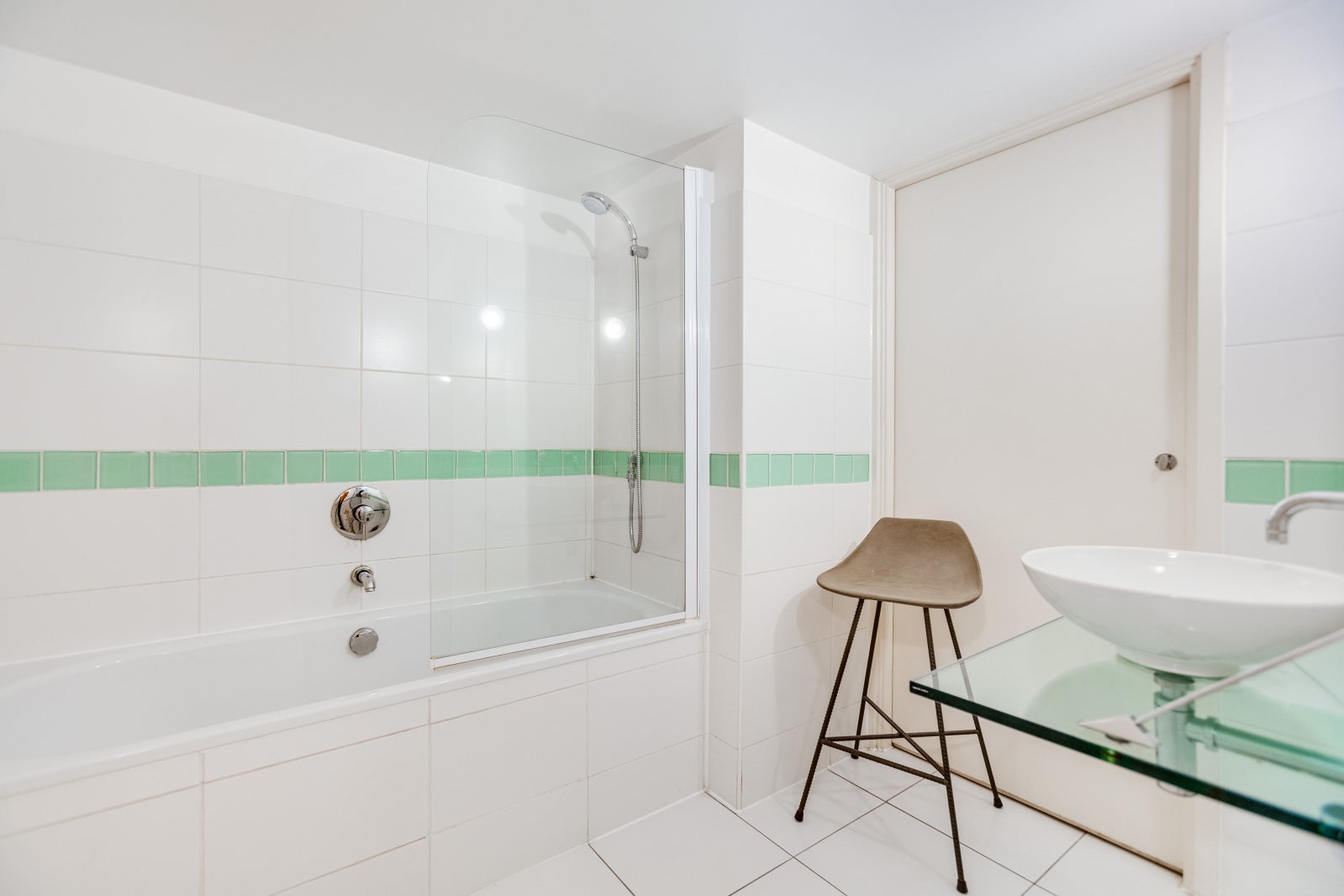 Flat Thackeray Road in Greater London