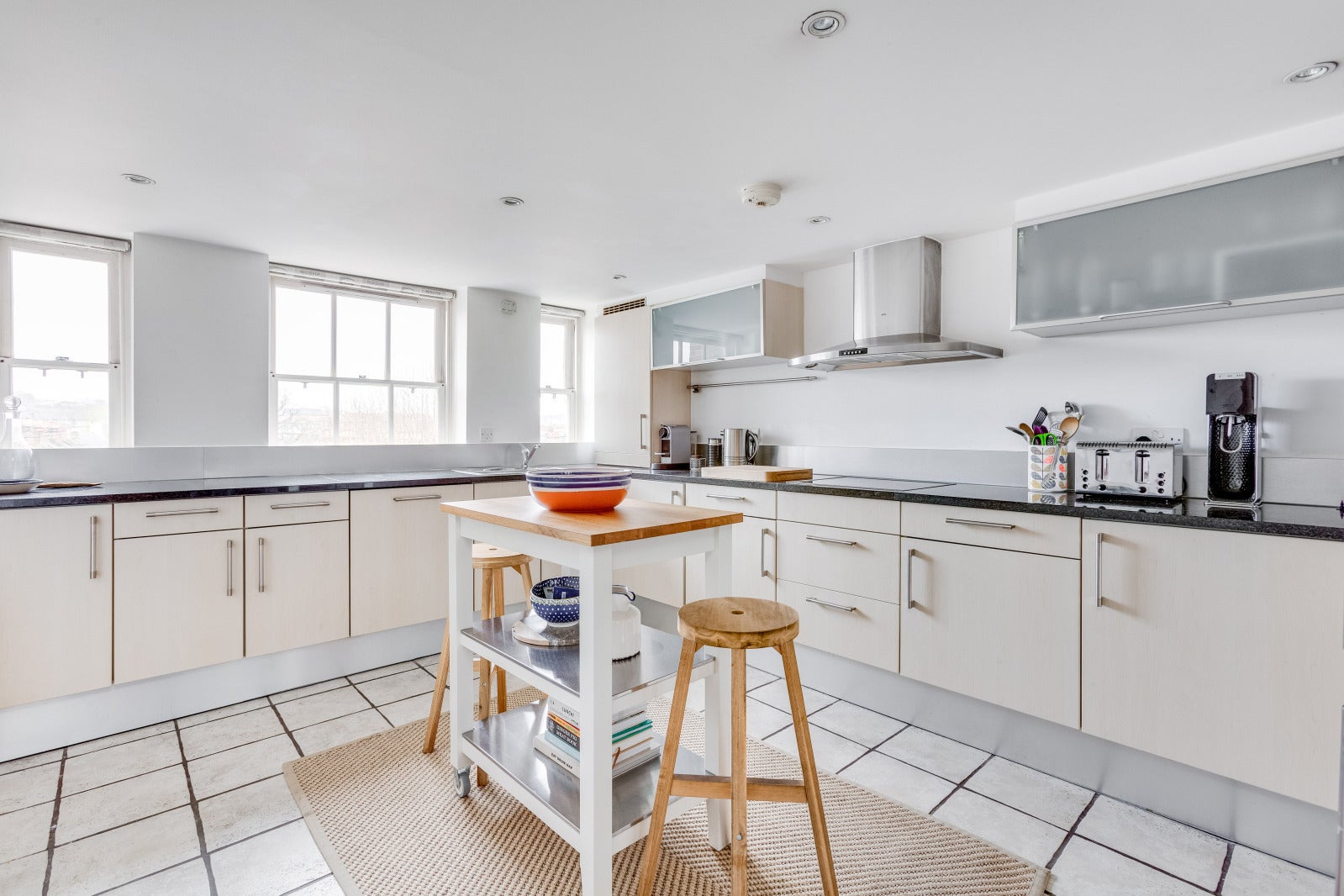Flat Thackeray Road in Greater London