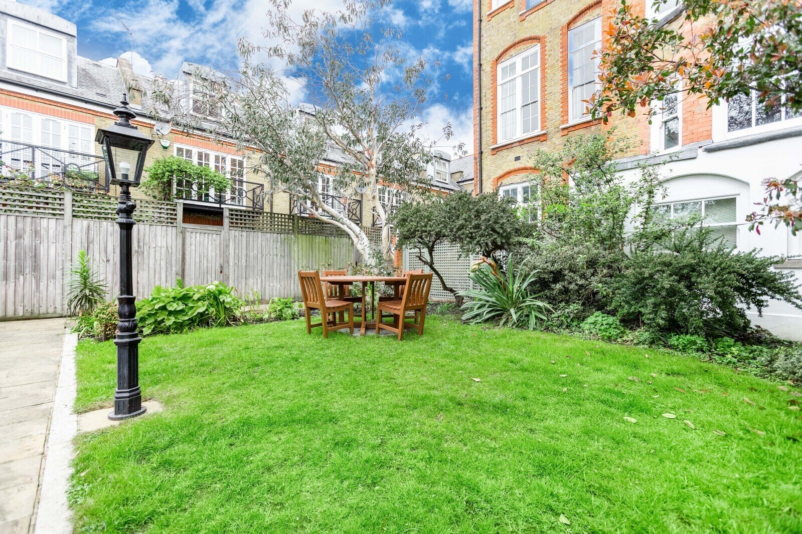 Flat Thackeray Road in Greater London