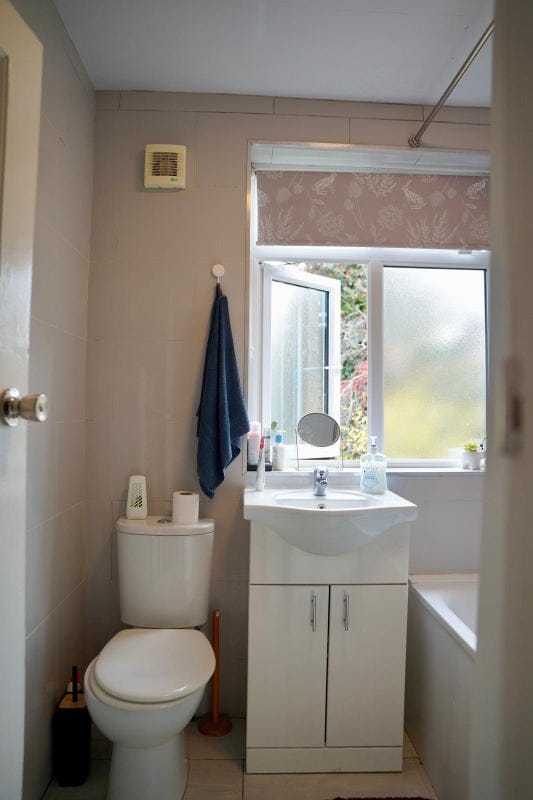 Room Netheravon Road in Greater London