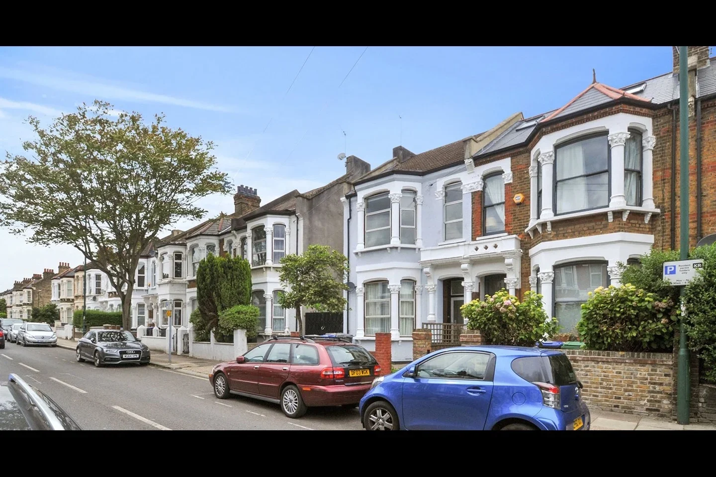 Flat Mortimer Road in Greater London
