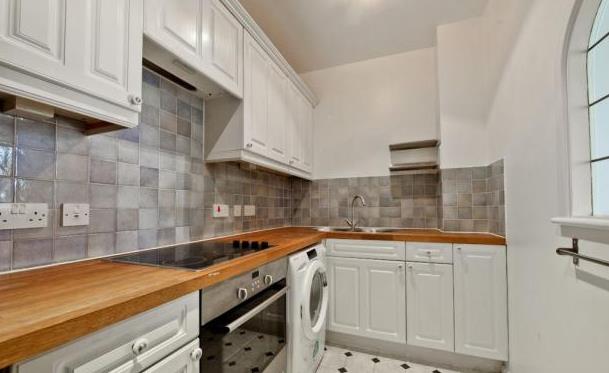 Flat Grange Road in Greater London
