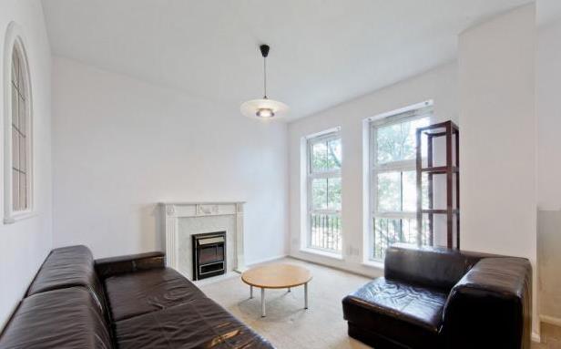 Flat Grange Road in Greater London