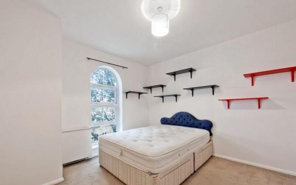 Flat Grange Road in Greater London
