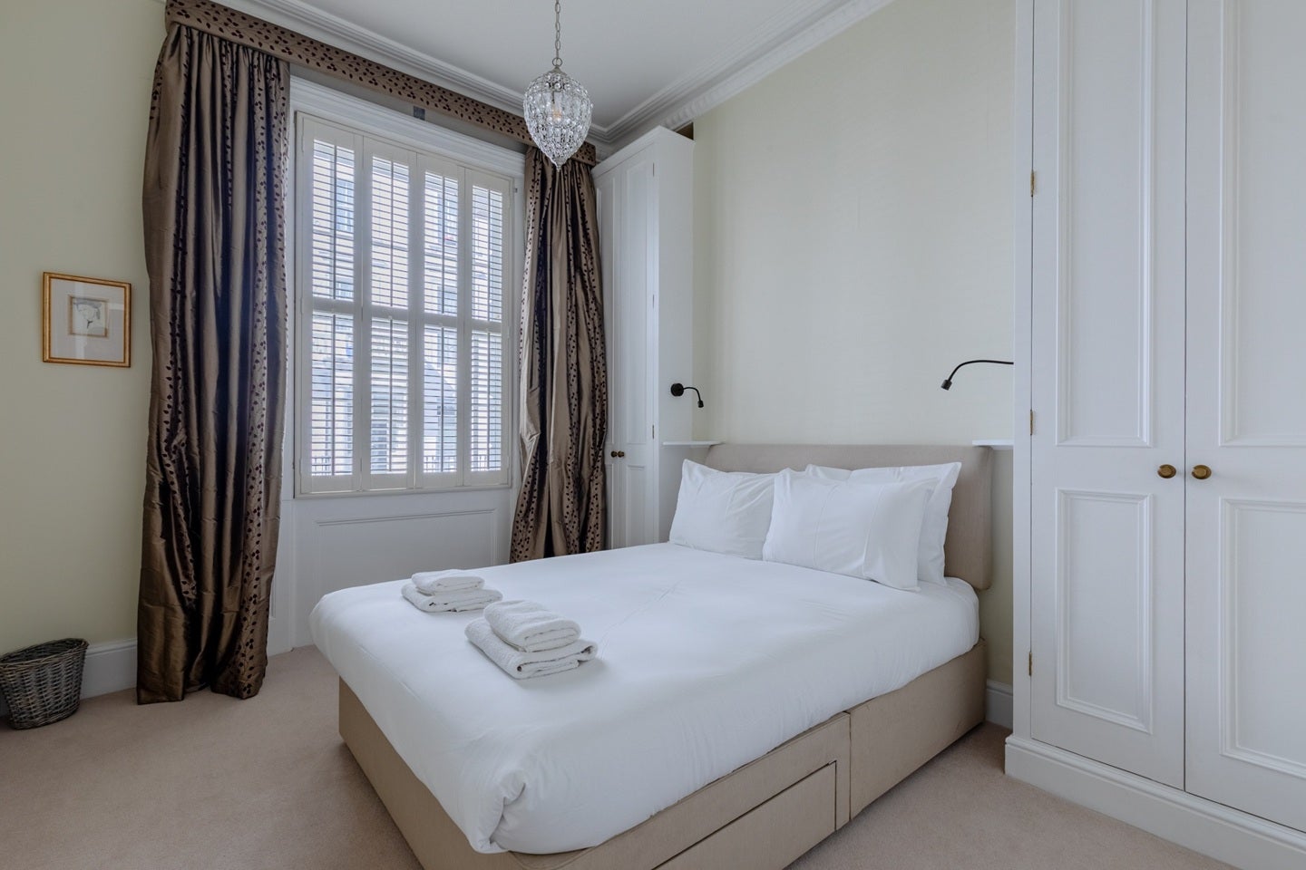 Flat Cumberland Street in City of Westminster