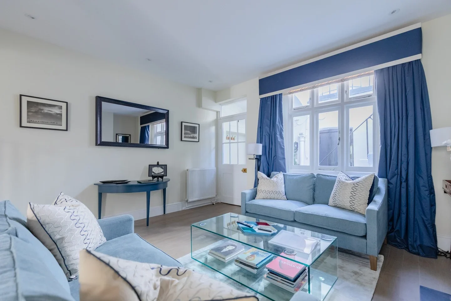 Flat Cumberland Street in City of Westminster