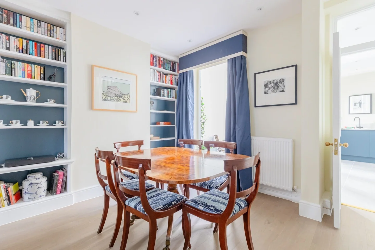 Flat Cumberland Street in City of Westminster