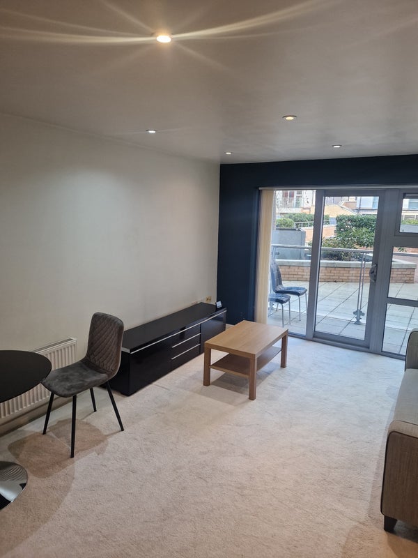 Flat Queen Mary Avenue in Greater London