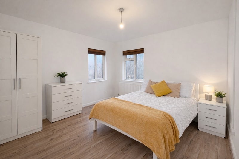Room Empire Way in Greater London