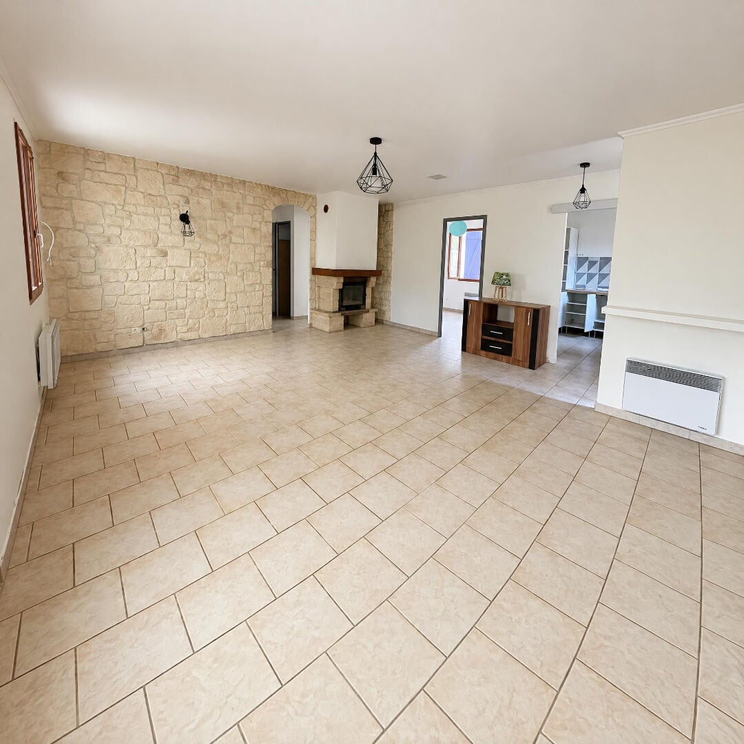 House Rue de la Pomme de Pin in La Fare-les-Oliviers