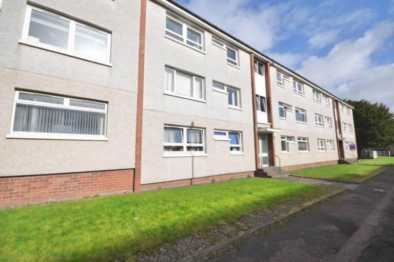 Flat Gamrie Drive in Glasgow
