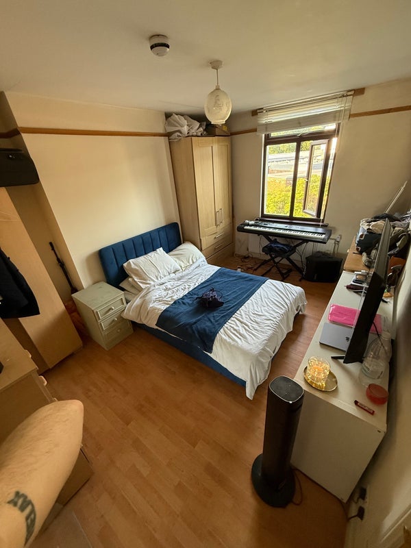 Room Woodstock Road in Greater London