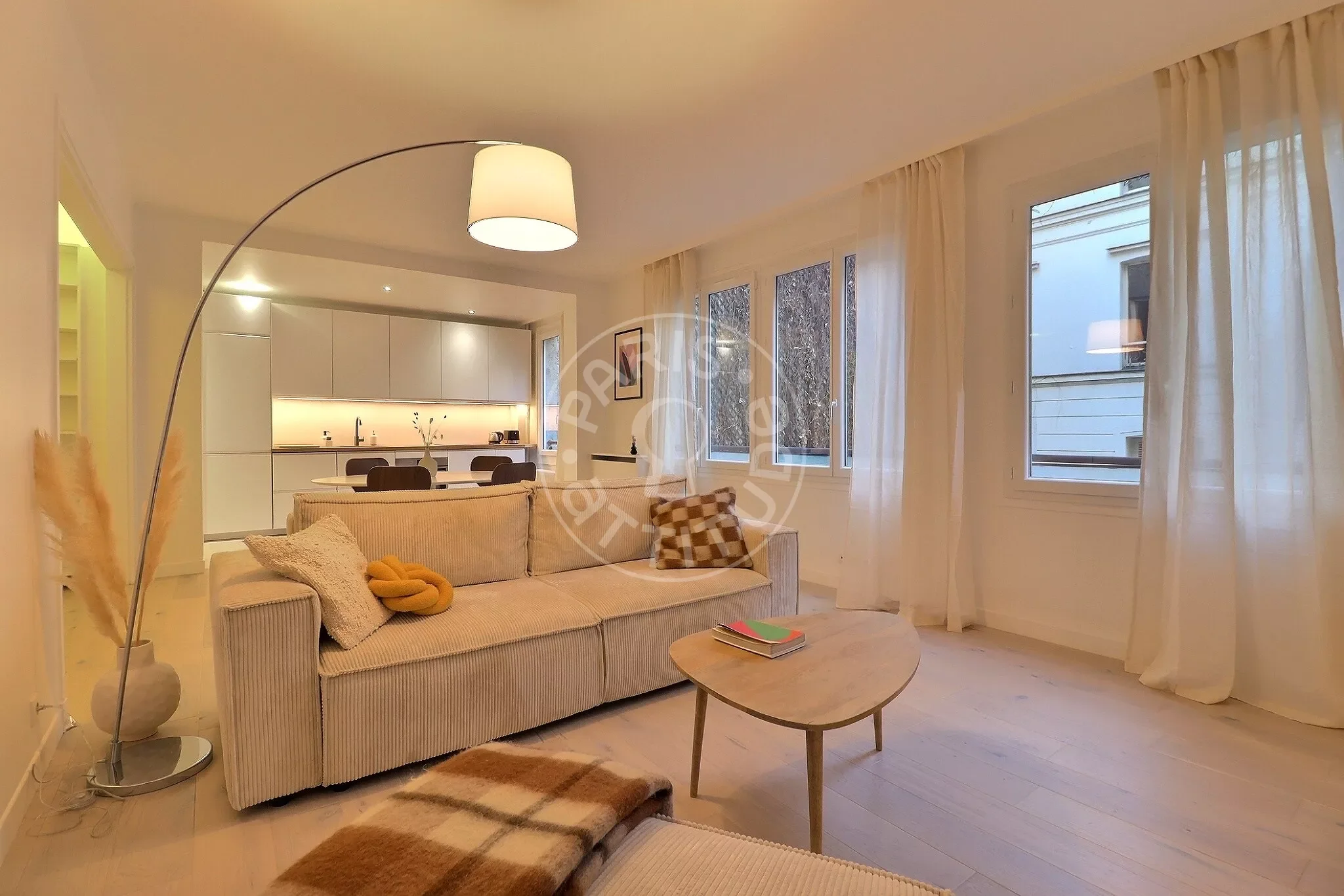 Appartement Rue Mesnil à Paris