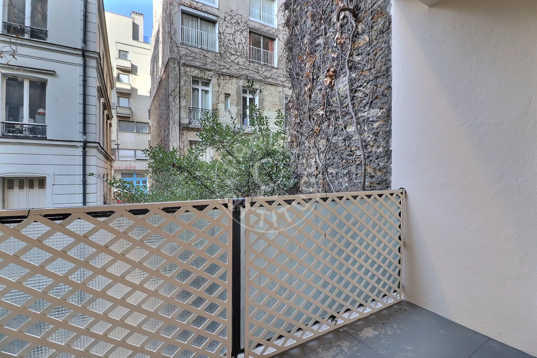 Appartement Rue Mesnil à Paris