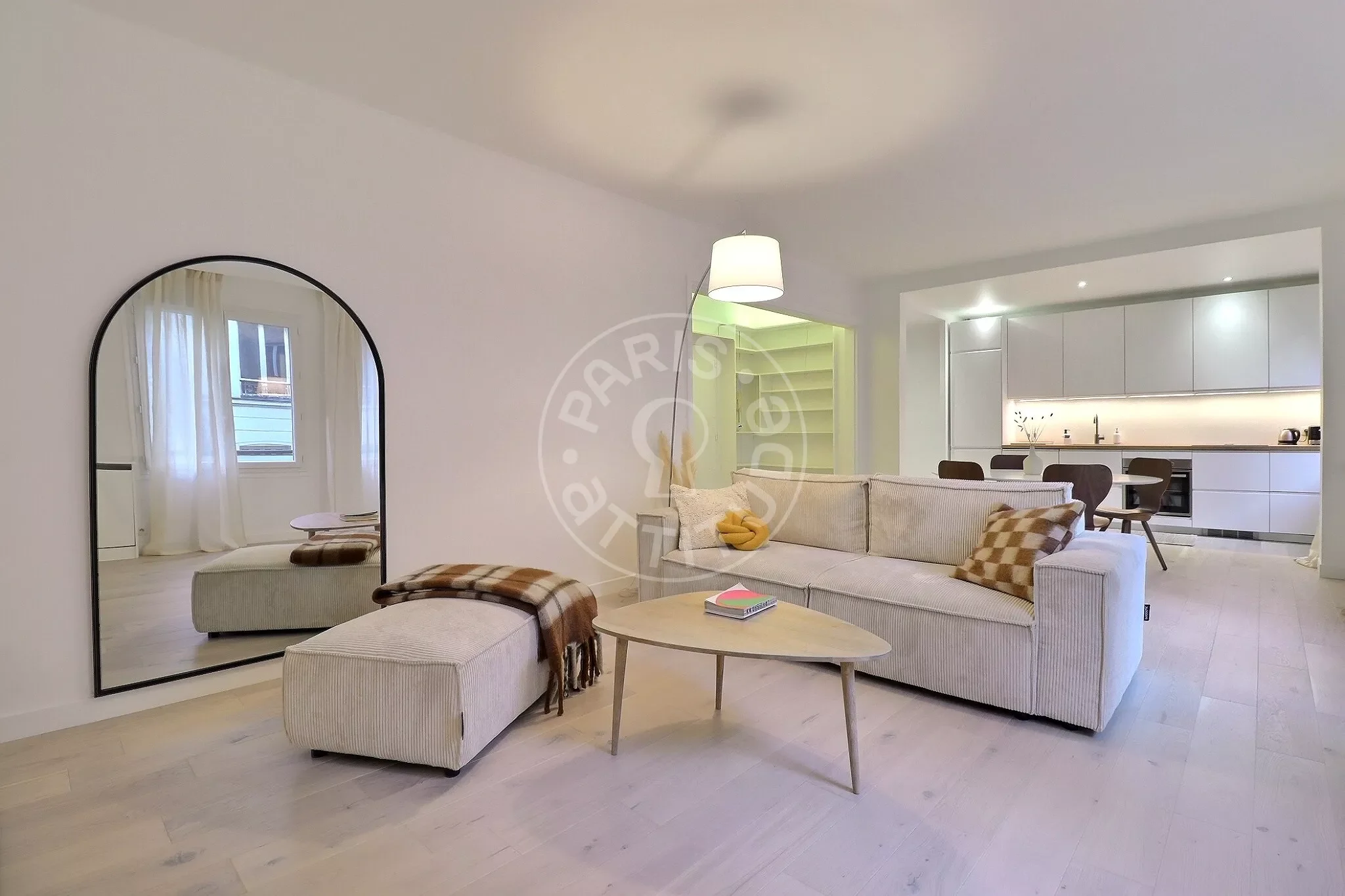 Appartement Rue Mesnil à Paris