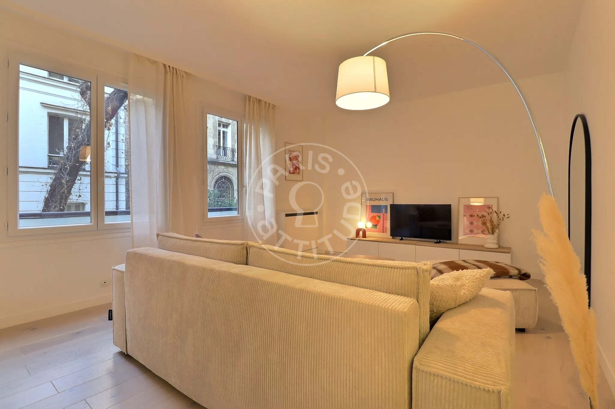 Appartement Rue Mesnil à Paris