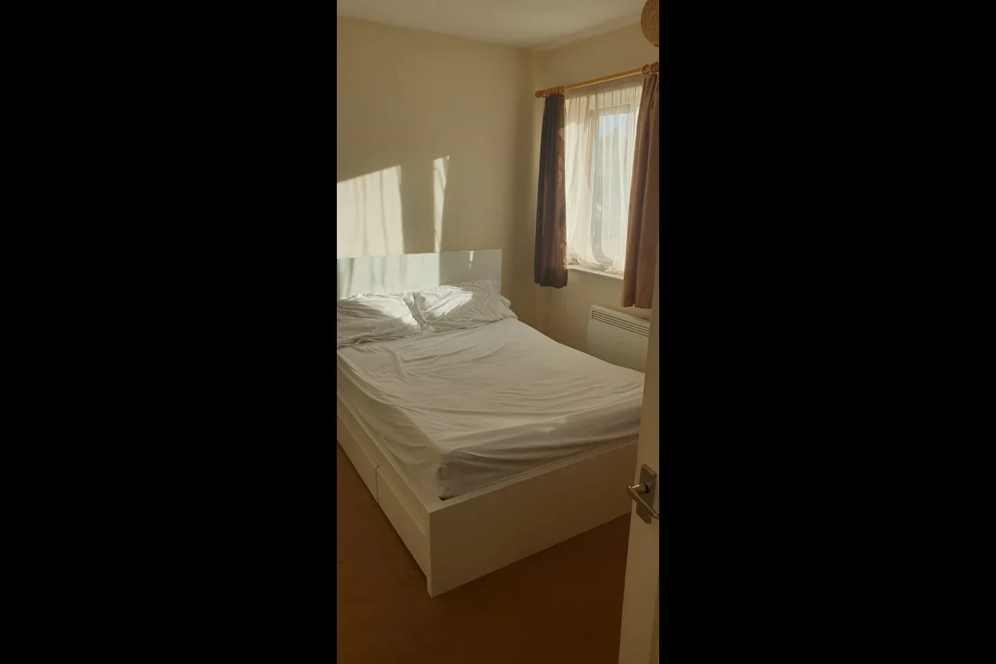Room Nine Elms Close in Greater London