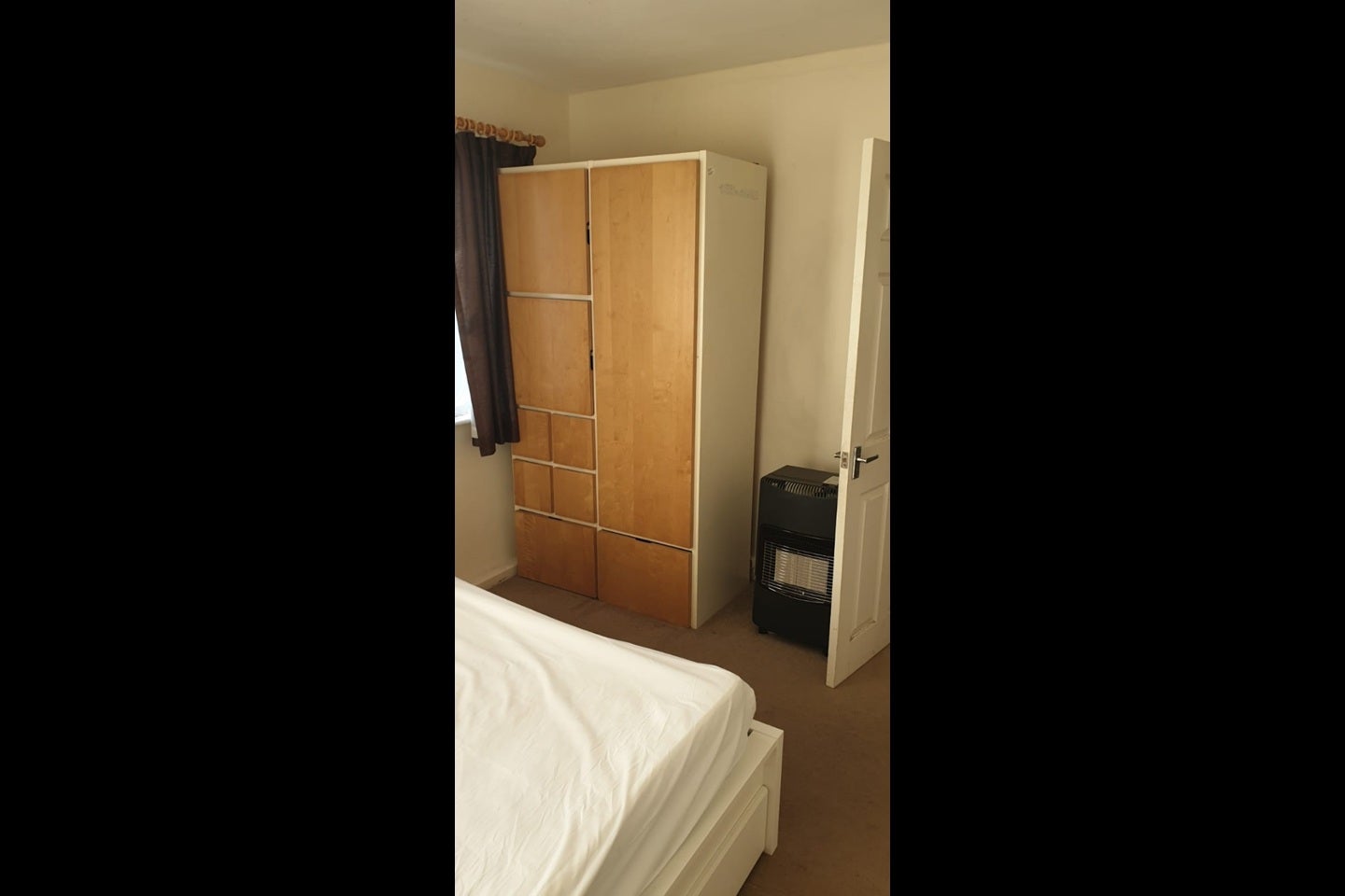 Room Nine Elms Close in Greater London