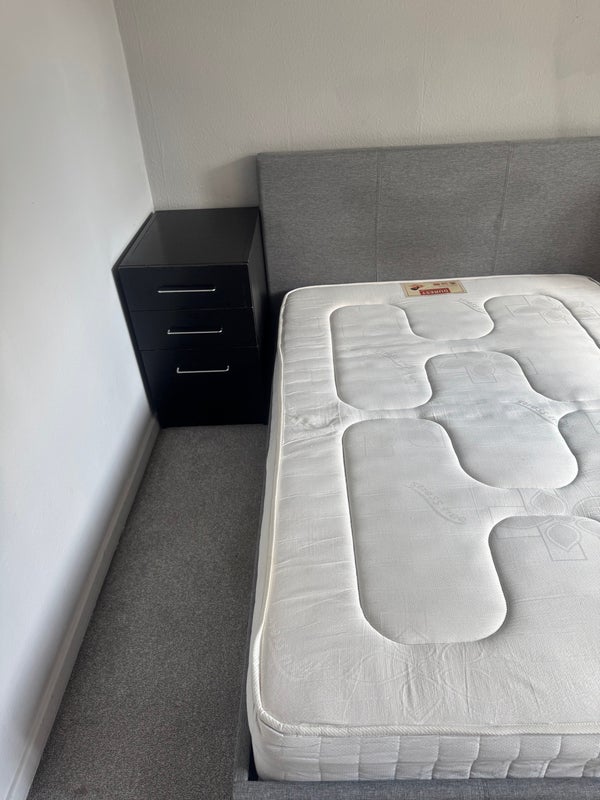 Room Wyldfield Gardens in Greater London