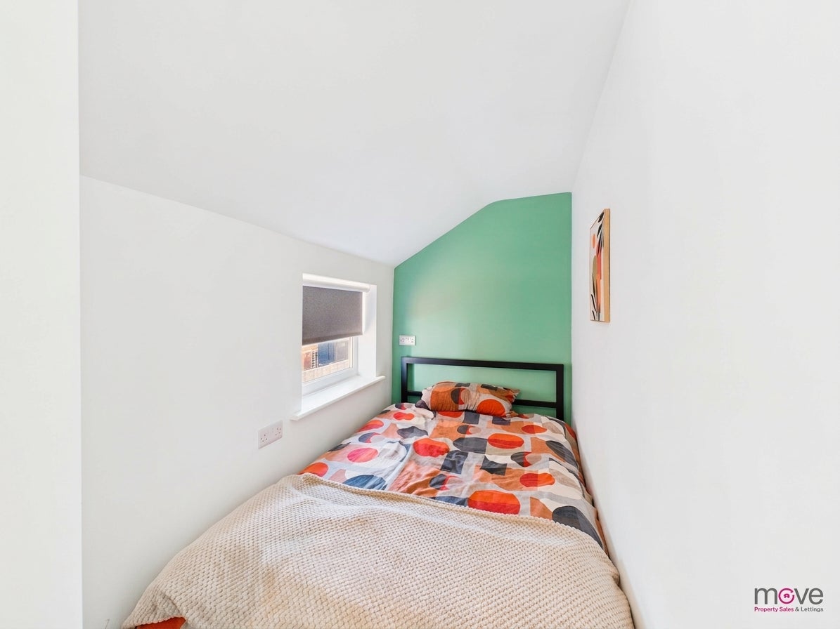 Room Bristol Road in Gloucester