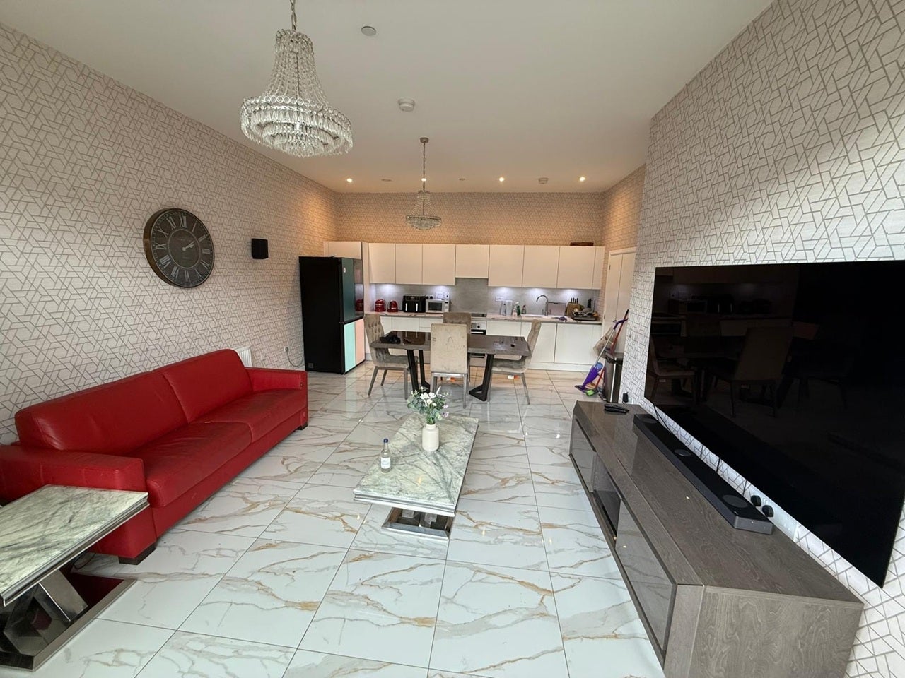 Room Nestle's Avenue in Greater London