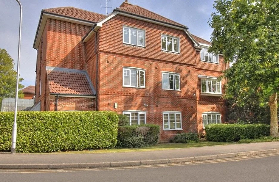 Flat Ashdene Gardens in Reading