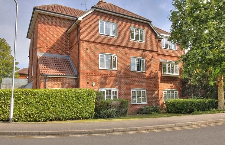 Flat Ashdene Gardens in Reading