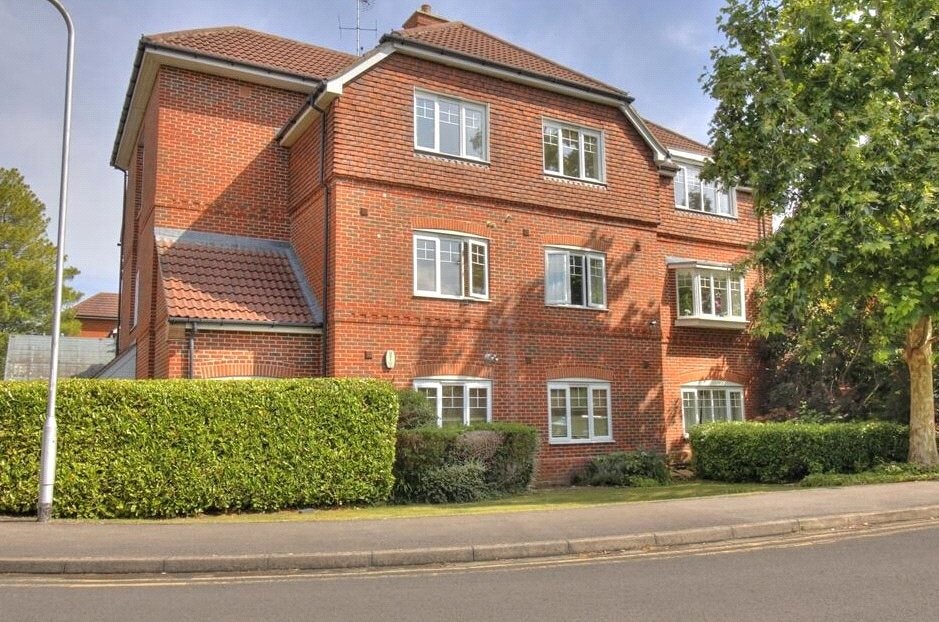 Flat Ashdene Gardens in Reading