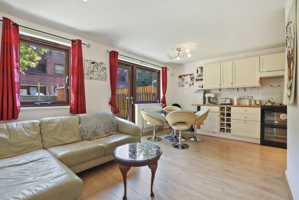 Room Lymington Road in Greater London