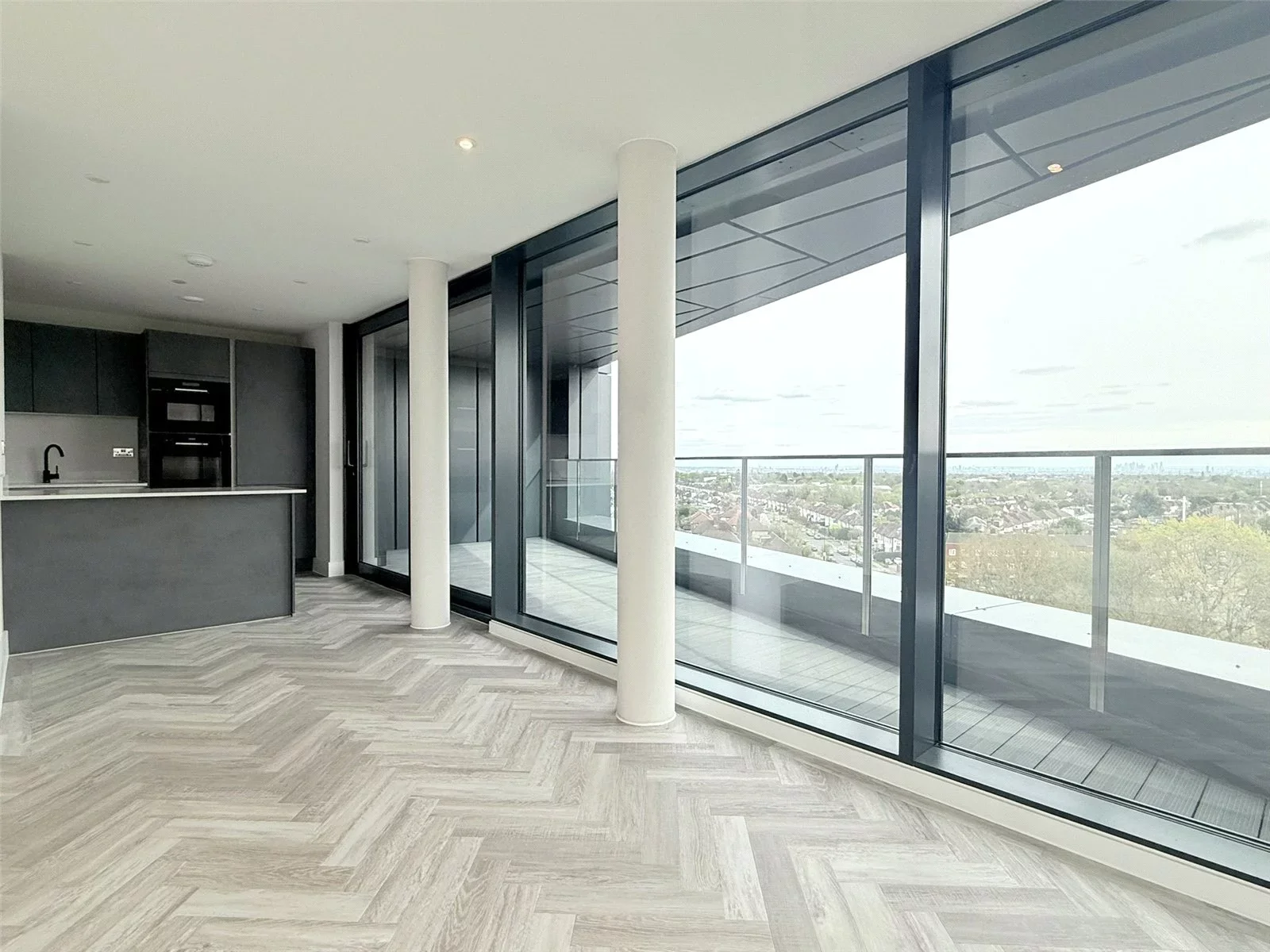 Flat Cockfosters Road in Greater London