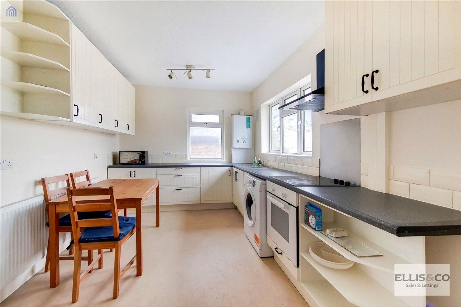 Flat Kenton Road in Greater London
