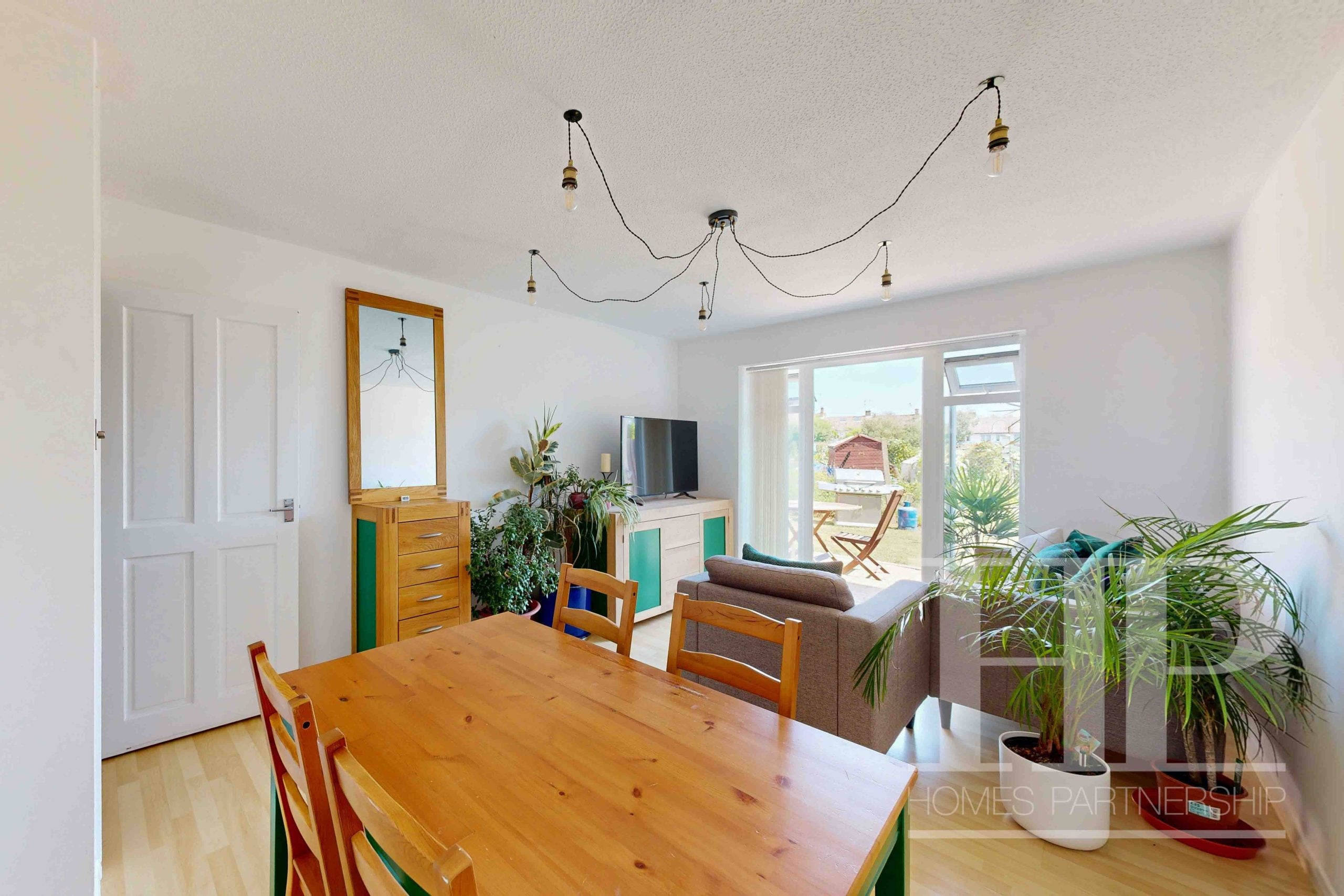 Flat Hunter Road in Crawley