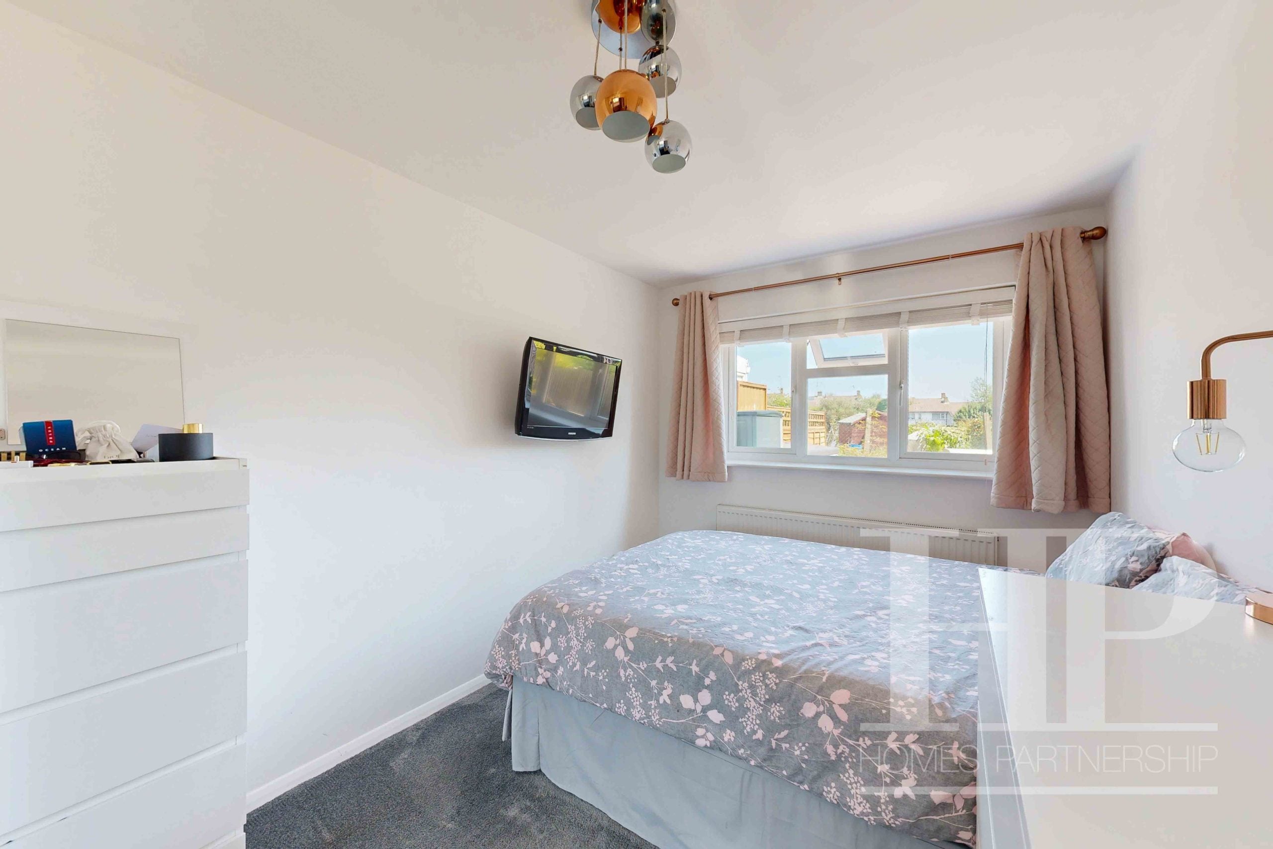 Flat Hunter Road in Crawley