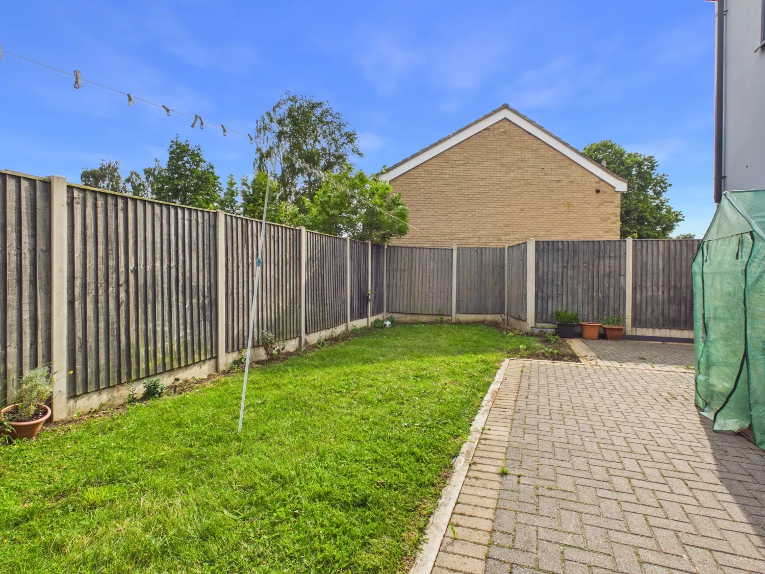 House Dore Close in Northampton