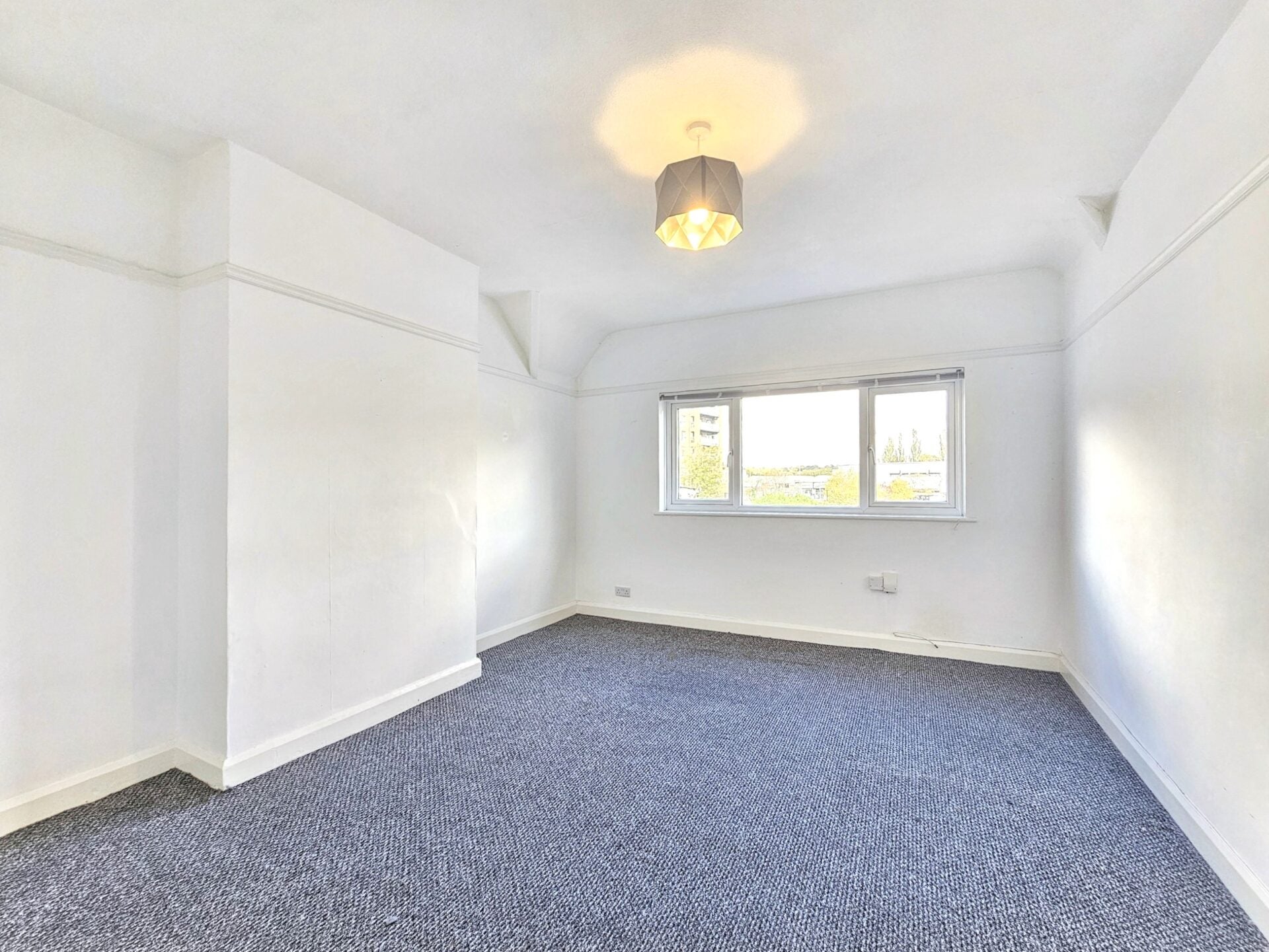 Flat Kingston Road in Greater London