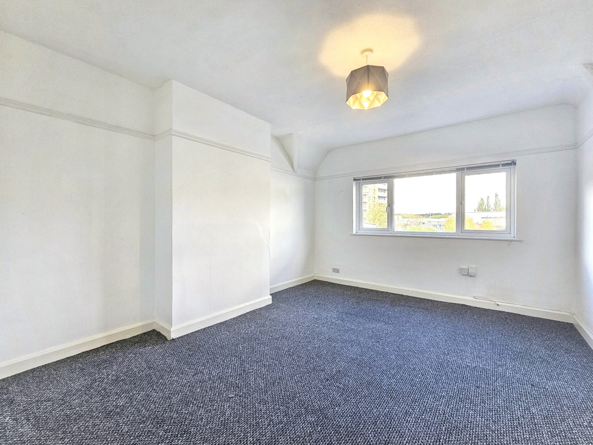 Flat Kingston Road in Greater London