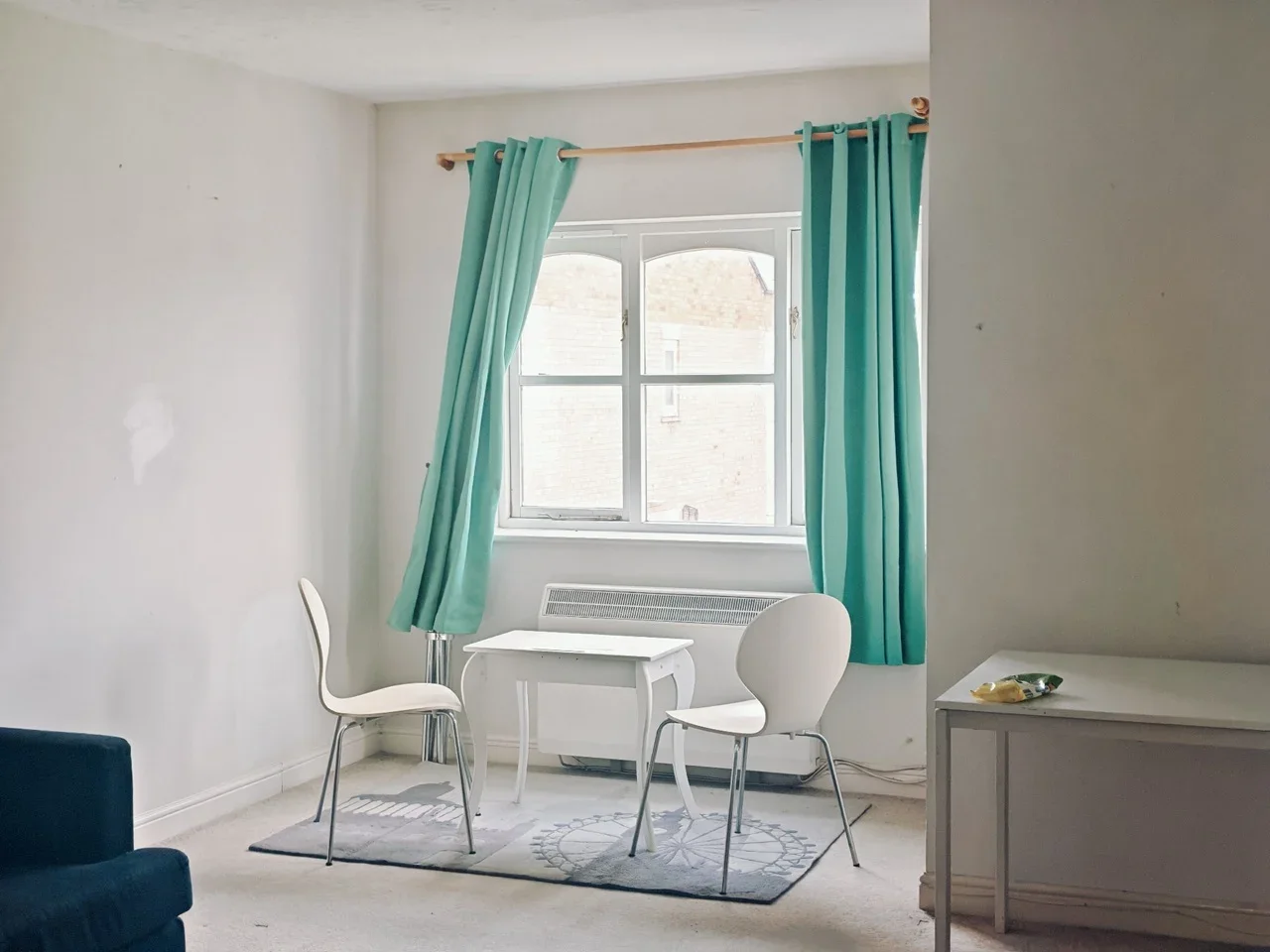 Flat Wheat Sheaf Close in Greater London