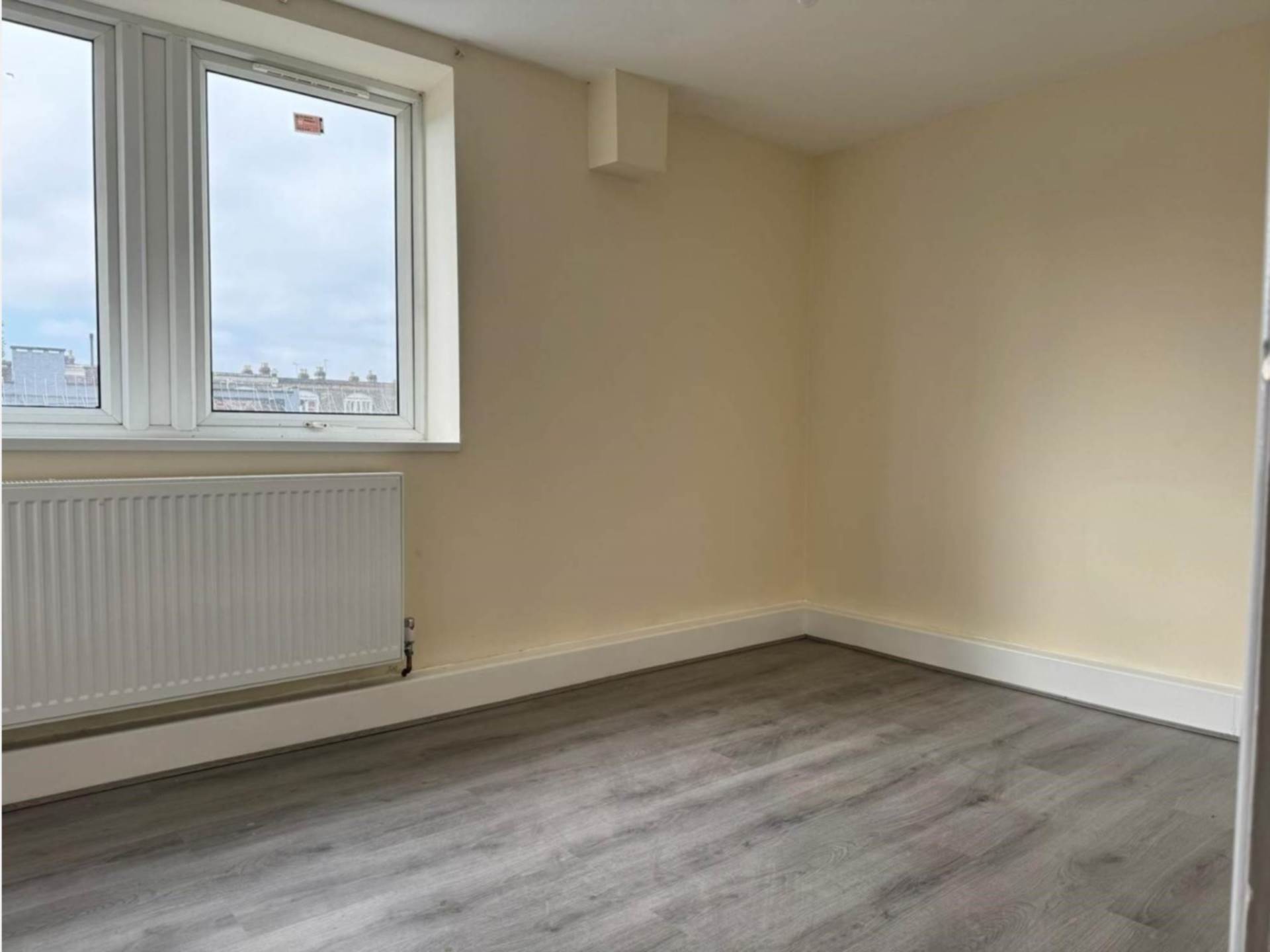Flat Castleton Road in Greater London