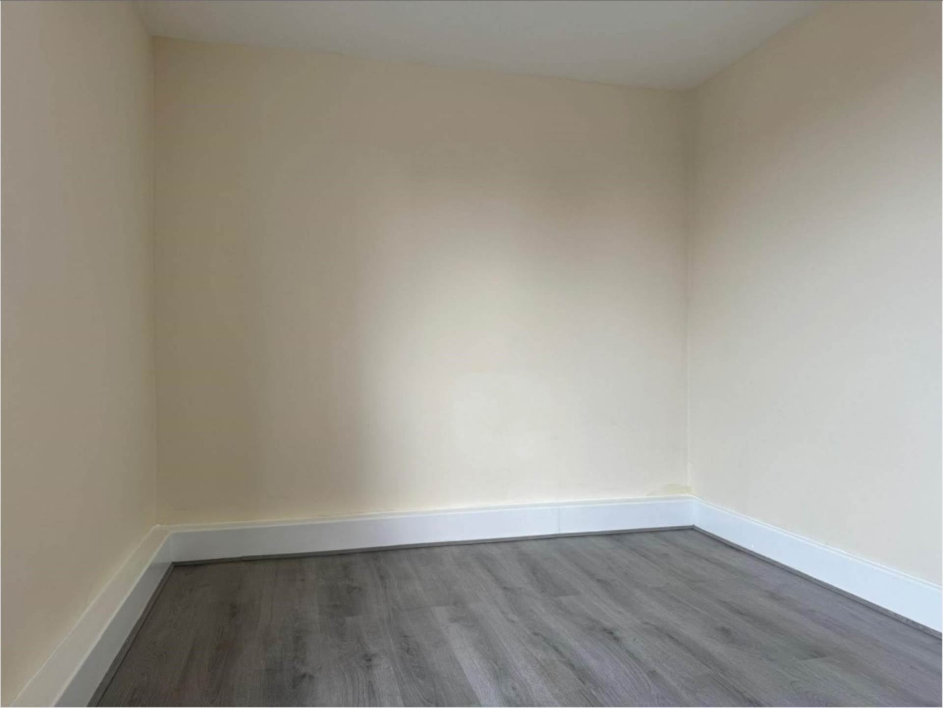 Flat Castleton Road in Greater London