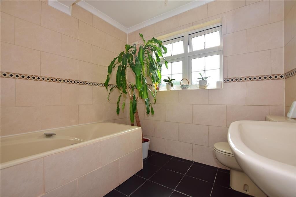 Room Chafford Way in Greater London