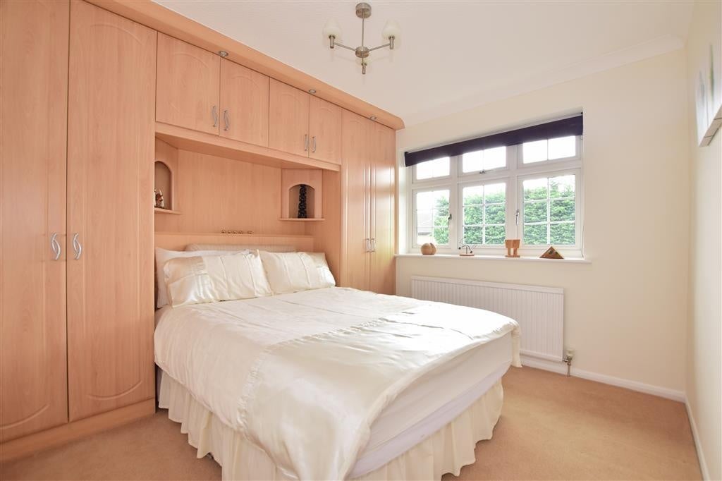 Room Chafford Way in Greater London