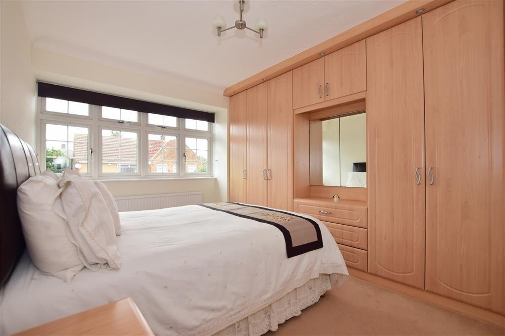 Room Chafford Way in Greater London