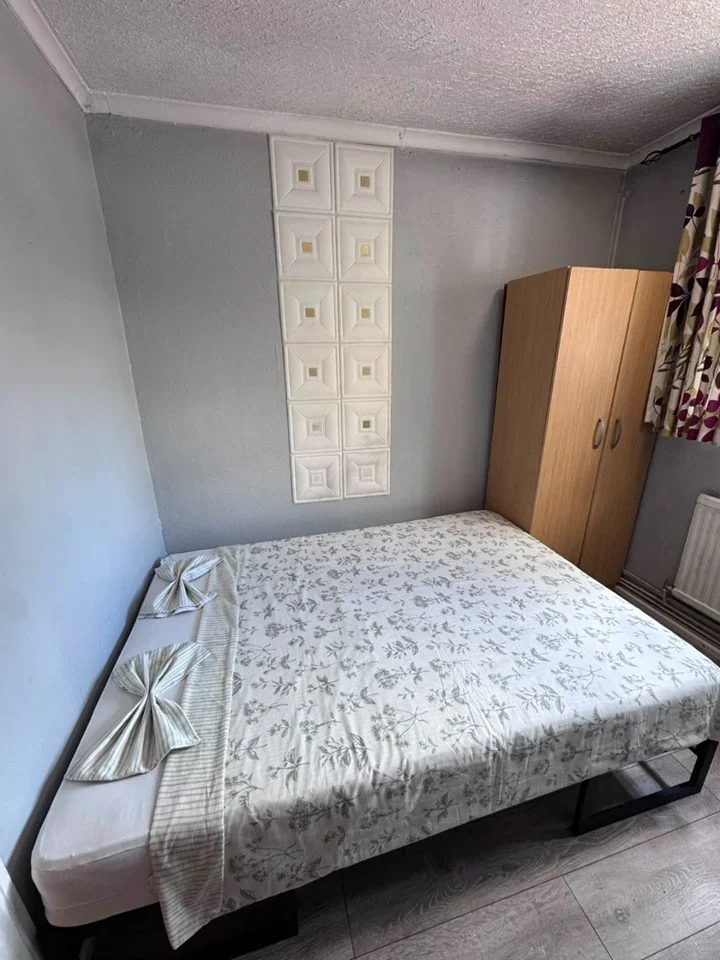 Room Mary Neuner Road in Greater London