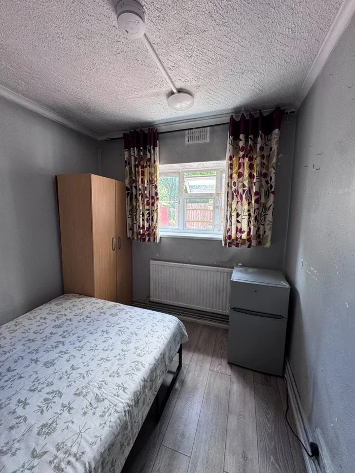 Room Mary Neuner Road in Greater London