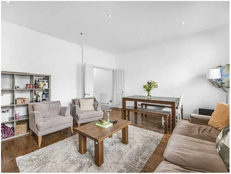 Flat Ifield Road in Greater London