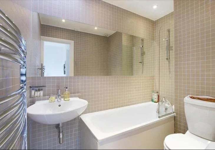 Flat Ifield Road in Greater London