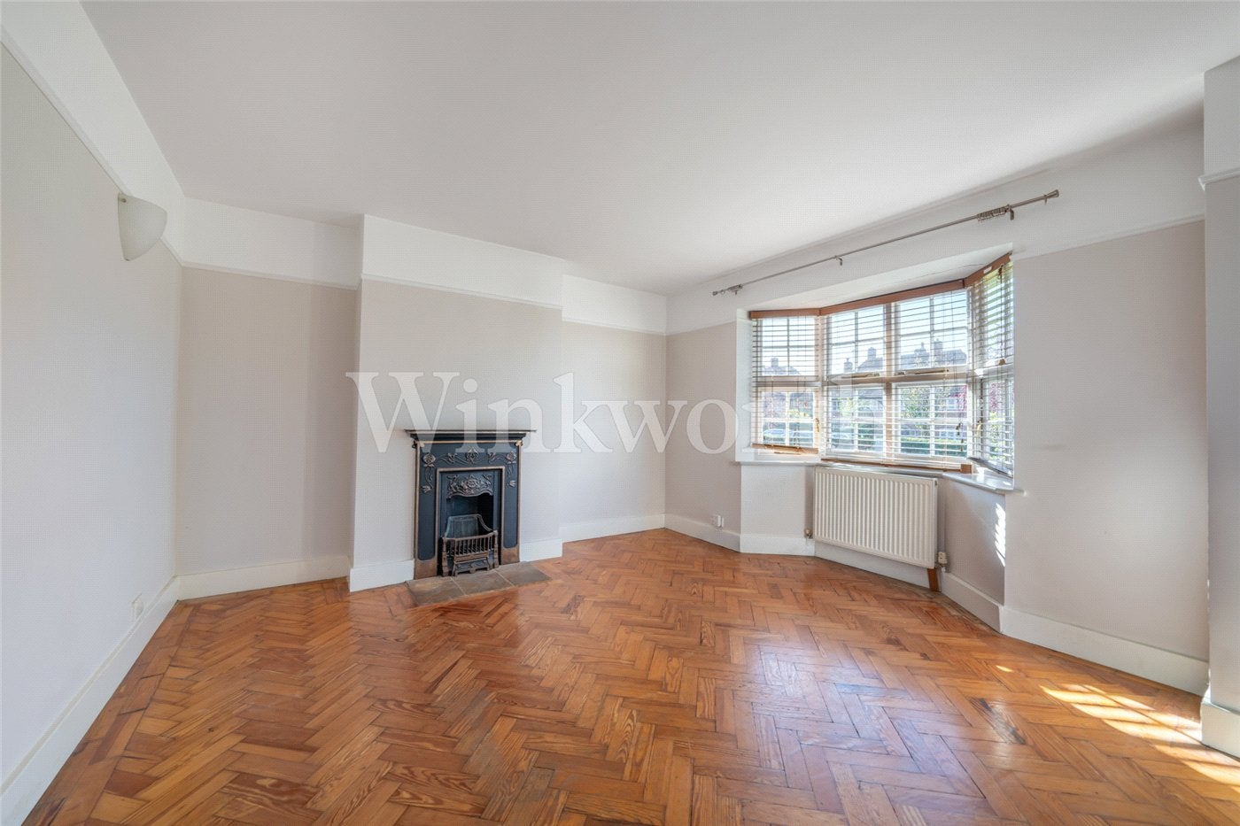 Flat Ossulton Way in Greater London